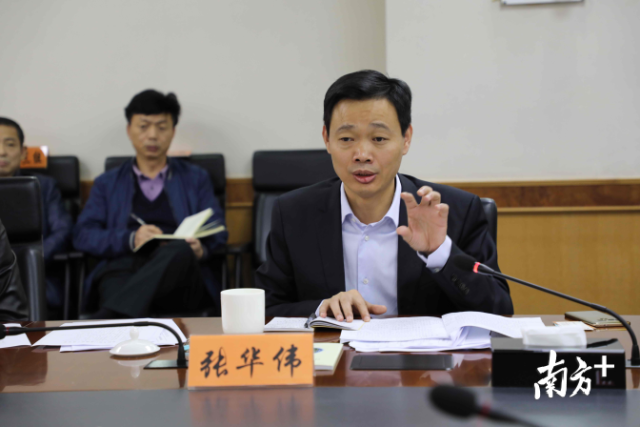 南山區(qū)委常委、紀(jì)委書(shū)記、監(jiān)委主任張華偉